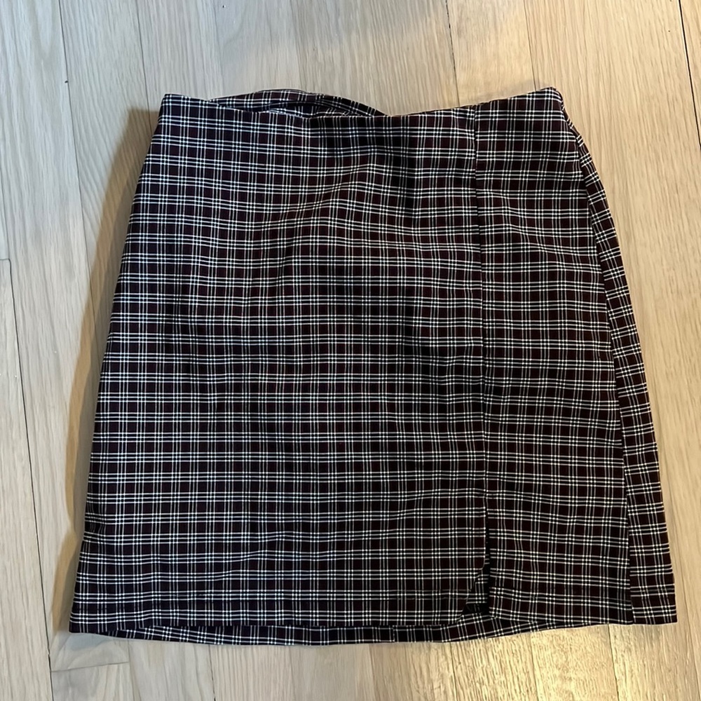 Plaid skirt with slit